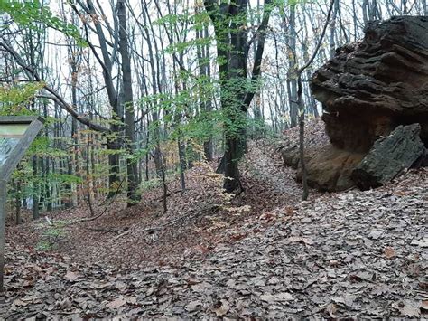 Indrukwekkende ijzersteenformaties wandelroutes en hikes